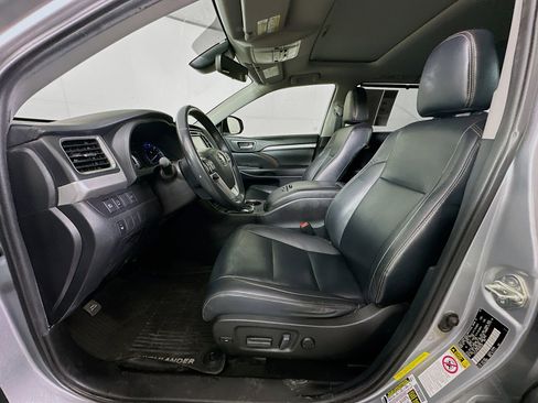 Used 2019 Toyota Highlander XLE image 13