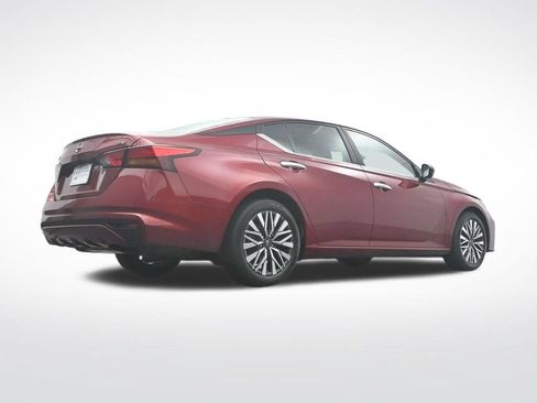 Used 2024 Nissan Altima 2.5 SV FWD image 42