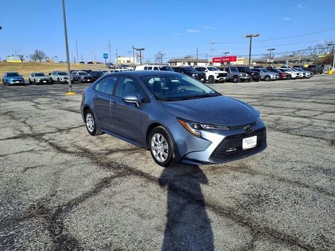 Used 2025 Toyota Corolla LE image 5