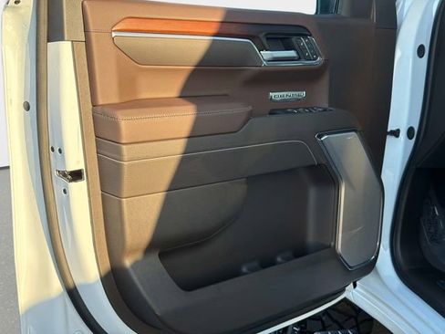New 2026 GMC Sierra 1500 Denali w/ Denali Reserve Package AWD/4WD image 17