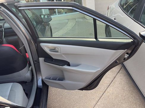 Used 2015 Toyota Camry LE FWD image 18