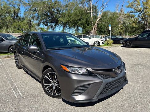 Used 2020 Toyota Camry SE image 4