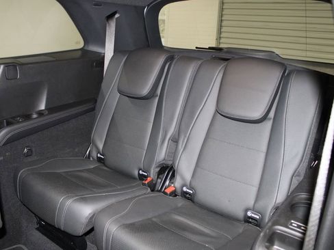 Used 2025 Mercedes-Benz GLS 450 4MATIC image 19