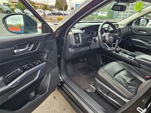 Used 2022 Nissan Pathfinder SL image 15