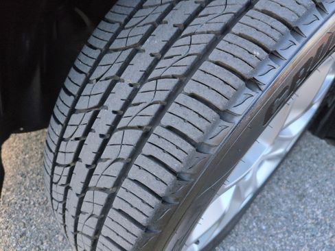 Used 2016 Jeep Renegade Latitude w/ Popular Equipment Group image 12