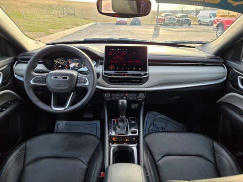 Used 2024 Jeep Compass Limited image 17
