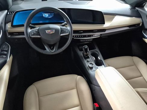 Used 2024 Cadillac XT4 Luxury w/ Cold Weather Package image 10