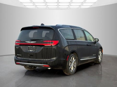 New 2026 Chrysler Pacifica Pinnacle w/ Trailer Tow Group image 3