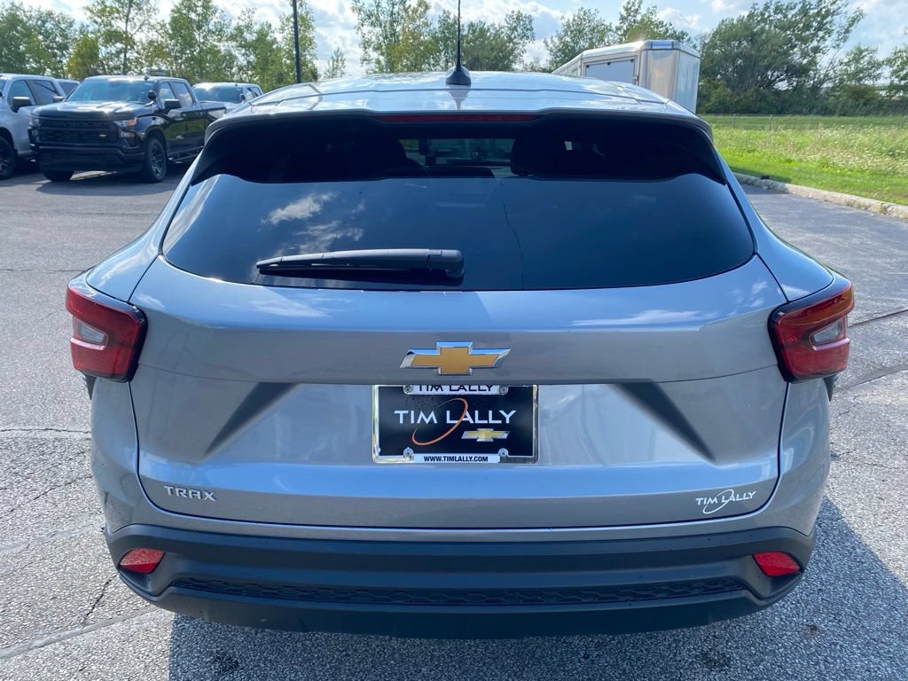 New 2026 Chevrolet Trax LS w/ LS Convenience Package FWD image 6