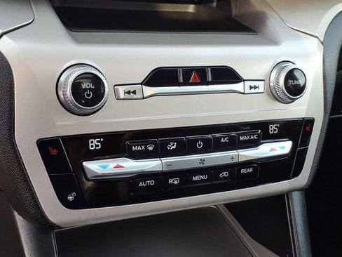 Used 2021 Ford Explorer XLT w/ Equipment Group 202A image 20