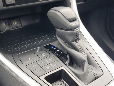 New 2025 Toyota RAV4 XLE image 32