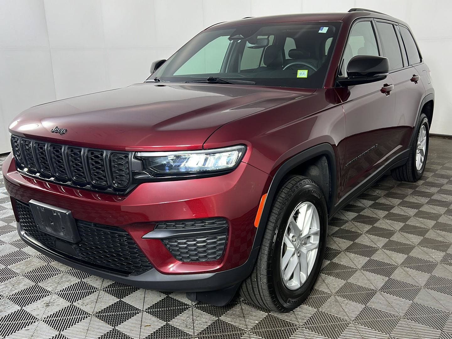 Used 2024 Jeep Grand Cherokee Altitude AWD/4WD image 21