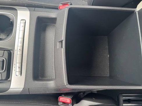 Used 2023 Kia Carnival LX FWD image 25