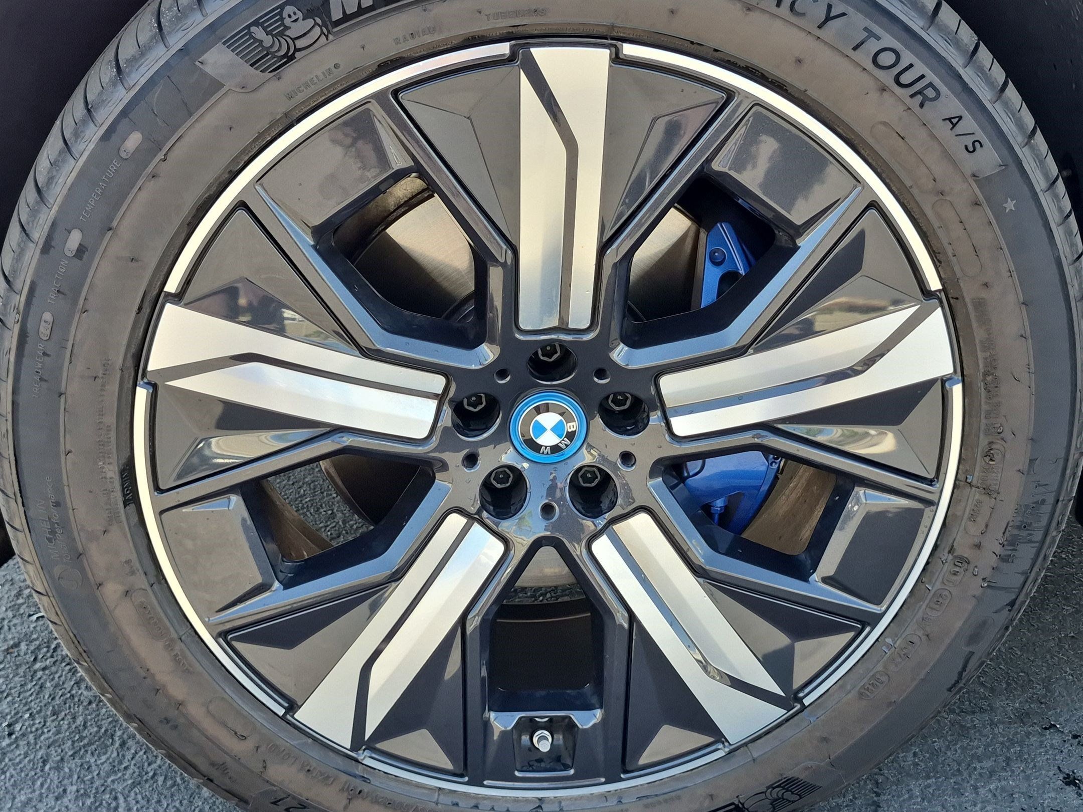 Certified 2024 BMW iX xDrive50 w/ Premium Package AWD/4WD image 13