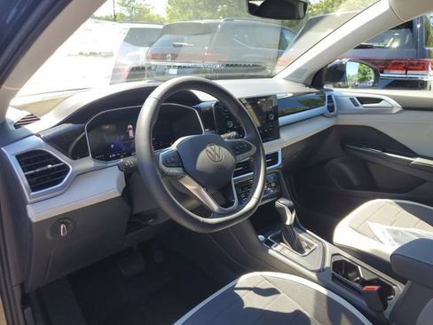 New 2026 Volkswagen Taos SE FWD image 18