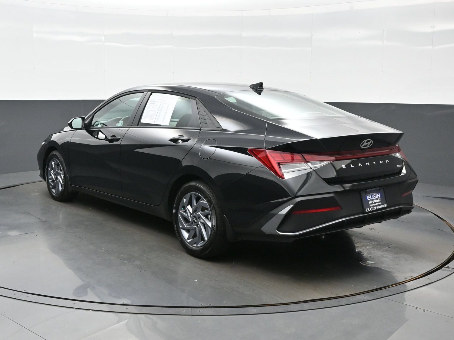 Certified 2026 Hyundai Elantra Hybrid FWD image 4
