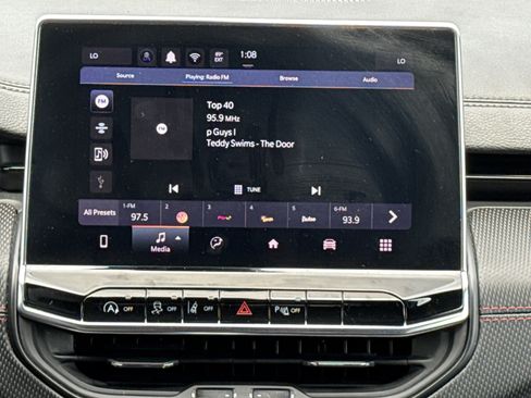 Used 2024 Chevrolet Trax RS FWD image 23