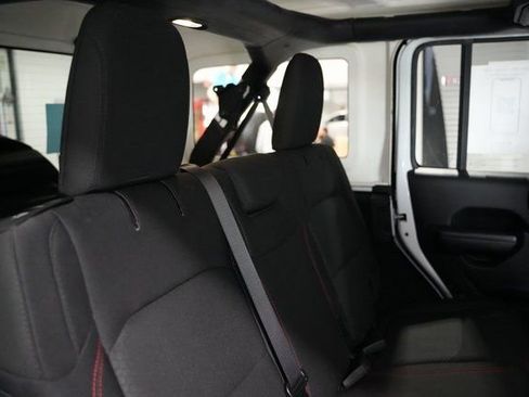 Used 2018 Jeep Wrangler Unlimited Rubicon w/ Cold Weather Group image 18