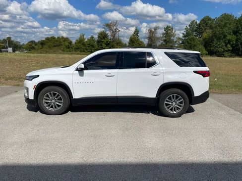 Used 2022 Chevrolet Traverse LT FWD image 2