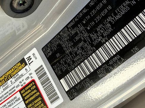 Certified 2024 Toyota Highlander XLE image 30