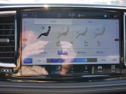 Certified 2025 Chrysler Pacifica Limited FWD image 28