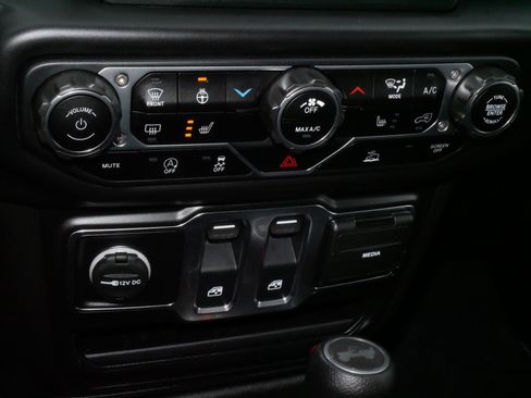 Used 2022 Jeep Wrangler Willys image 23