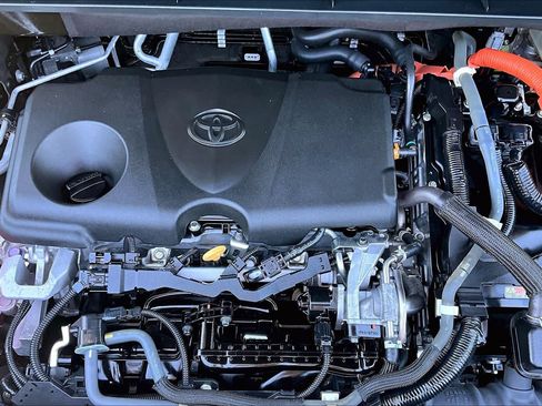 Certified 2021 Toyota Highlander XLE AWD/4WD image 32