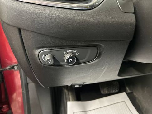 Used 2018 Chevrolet Equinox LT AWD/4WD image 18