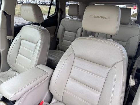 Used 2018 GMC Acadia Denali image 19