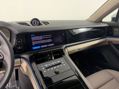 Certified 2025 Porsche Panamera 4 image 28