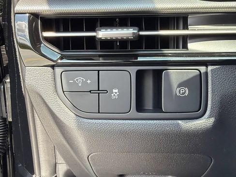 New 2026 Kia Sportage LX FWD image 13