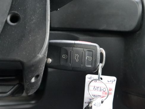 Used 2006 Volkswagen Beetle Convertible w/ Package 1 image 8