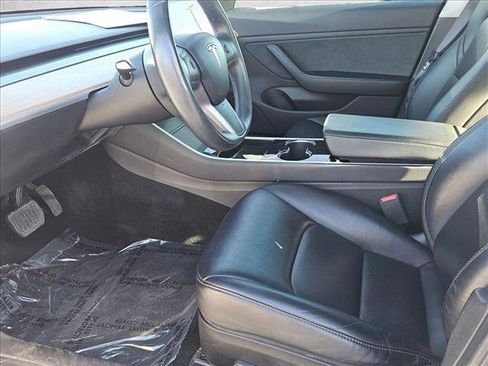 Used 2019 Tesla Model 3 Standard Range image 17