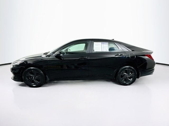 Certified 2023 Hyundai Elantra SEL w/ Cargo Package FWD image 5