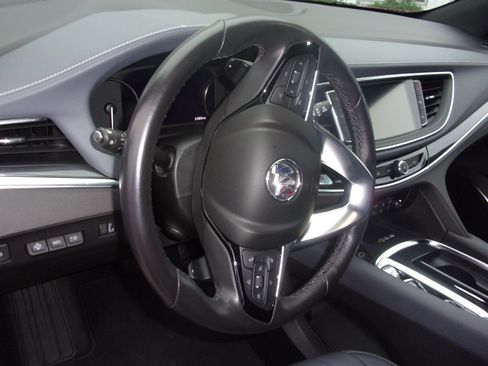 Used 2024 Buick Enclave Premium image 11