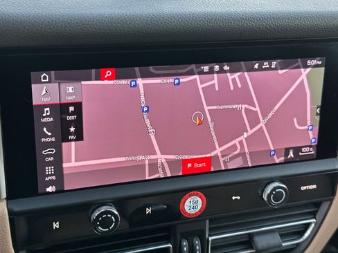 Used 2022 Porsche Macan w/ Premium Package image 19