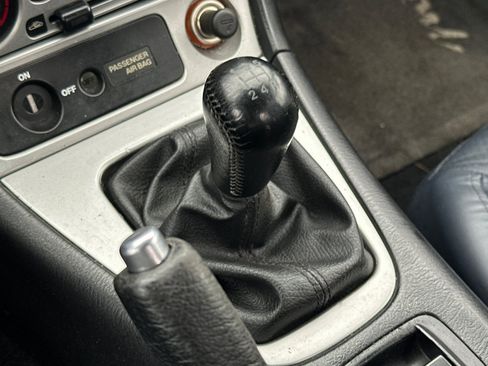 Used 2004 MAZDA MX-5 Miata w/ Leather Azure Blue Pkg image 16