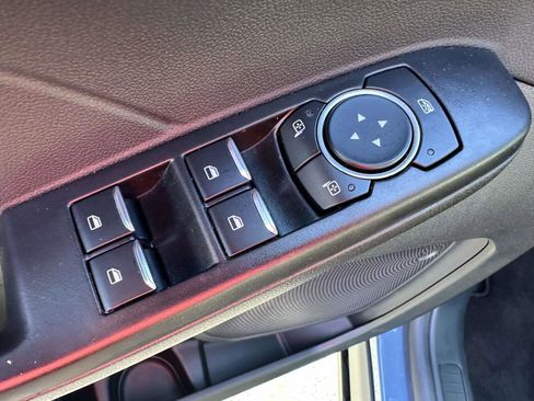 Used 2025 Ford Escape SE image 10