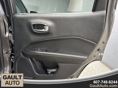 Used 2019 Jeep Compass Latitude image 19