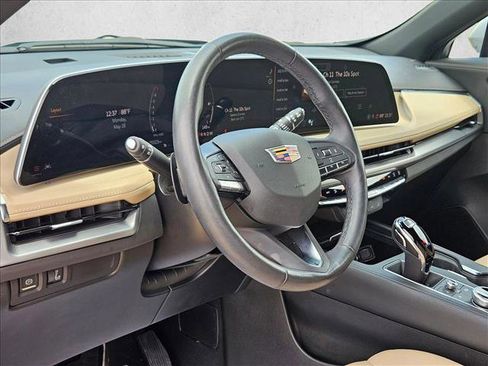 Used 2024 Cadillac XT4 Luxury w/ Cold Weather Package FWD image 10