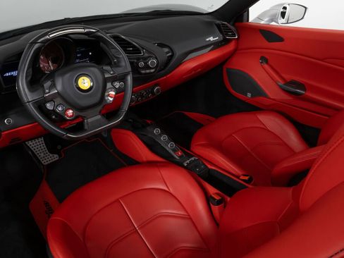 Used 2018 Ferrari 488 Spider image 43