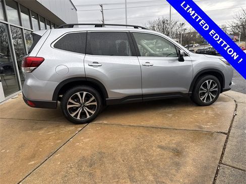 Certified 2022 Subaru Forester Limited image 2