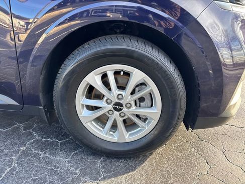 Certified 2023 Kia Carnival LX image 12