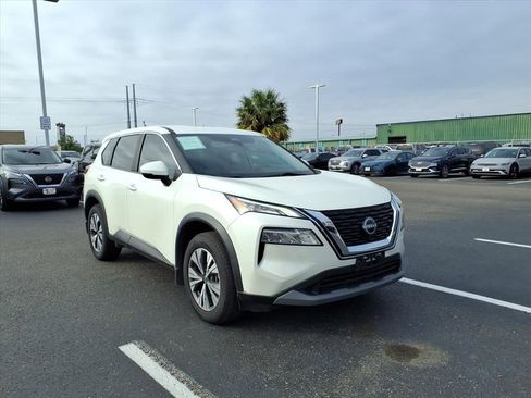 Used 2023 Nissan Rogue SV image 7