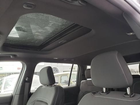 New 2025 Jeep Grand Cherokee L Laredo image 7