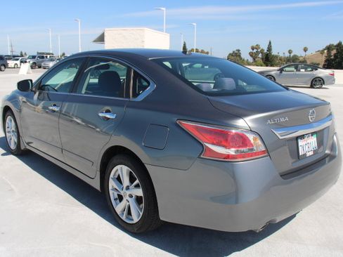 Used 2015 Nissan Altima 2.5 SV w/ Convenience Package FWD image 5