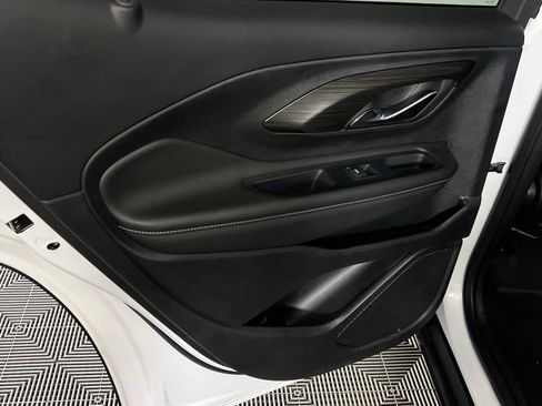 Used 2024 GMC Terrain SLE image 27