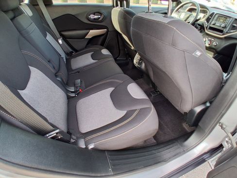 Used 2018 Jeep Cherokee Latitude image 22