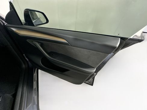 Used 2023 Tesla Model Y Long Range AWD/4WD image 32