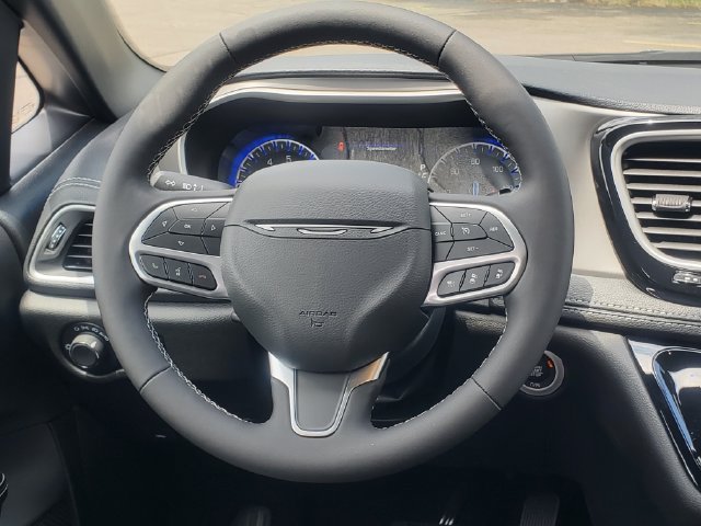 New 2027 Chrysler Pacifica Select AWD/4WD image 18